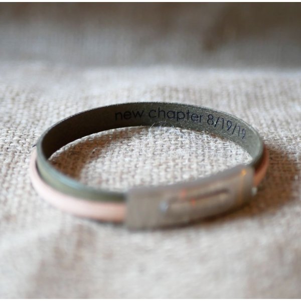 Zweifarbiges Lederarmband anpassbar Farbe und Gravur 