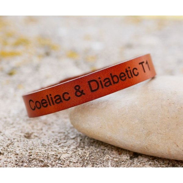 Armband aus graviertem Mischleder in Camel mit Druckkn&ouml;pfen