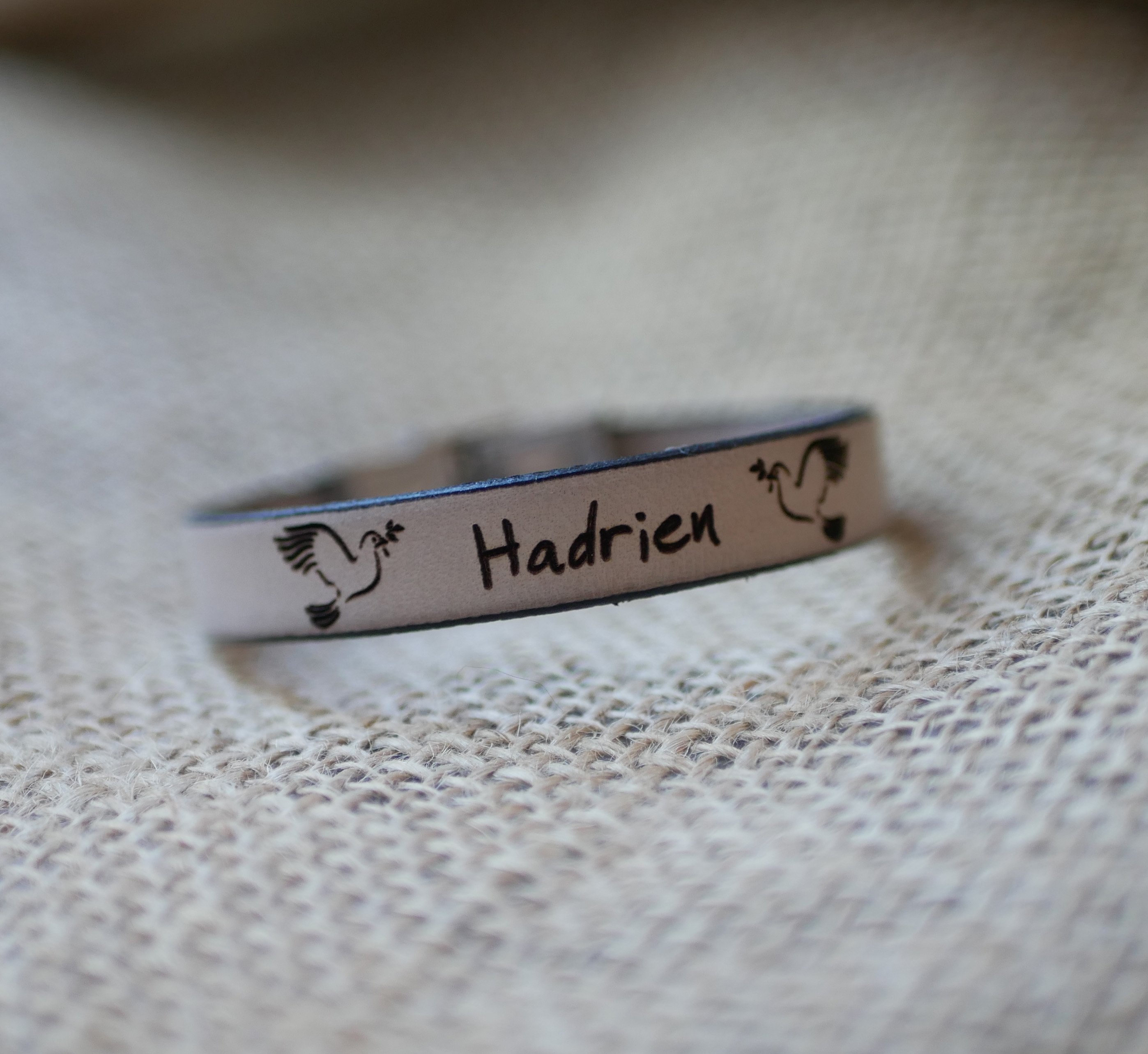 Lederarmband f&uuml;r Kommunion oder Taufe mit Namen personalisiert 