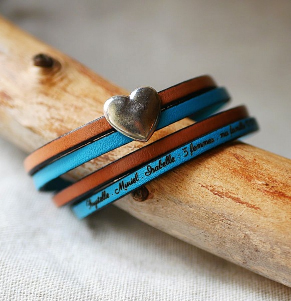 Bracelet cuir double avec cœur argenté gravé personnalisable.
