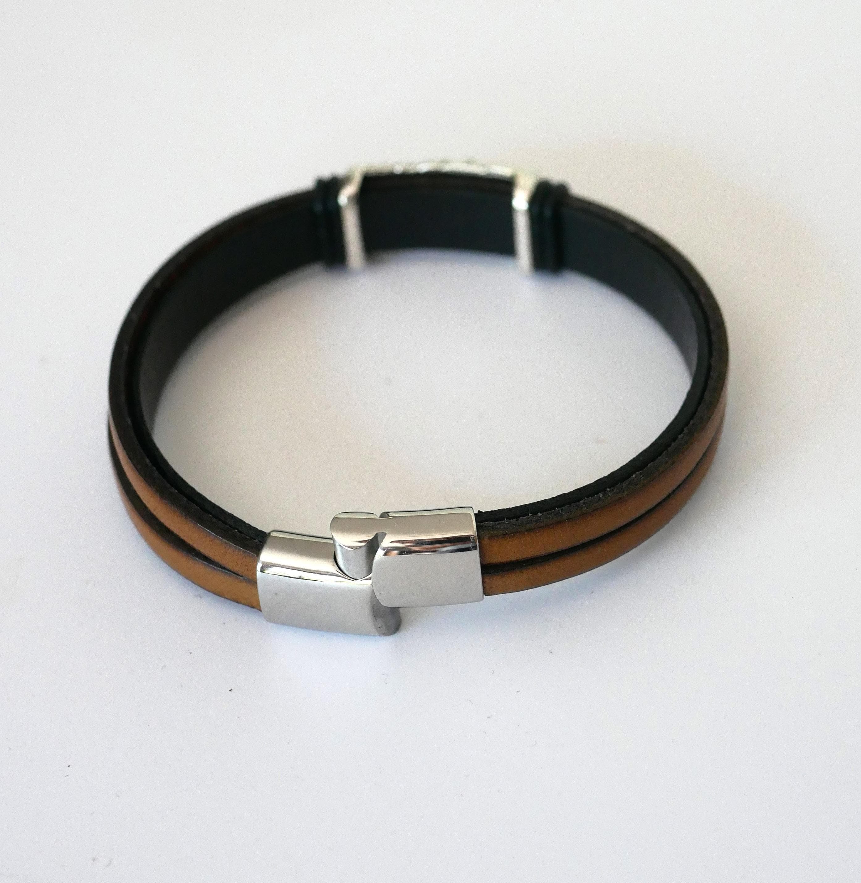 Braunes Lederarmband, gefüttert mit geflochtenem Metalldekor, Magnetverschluss