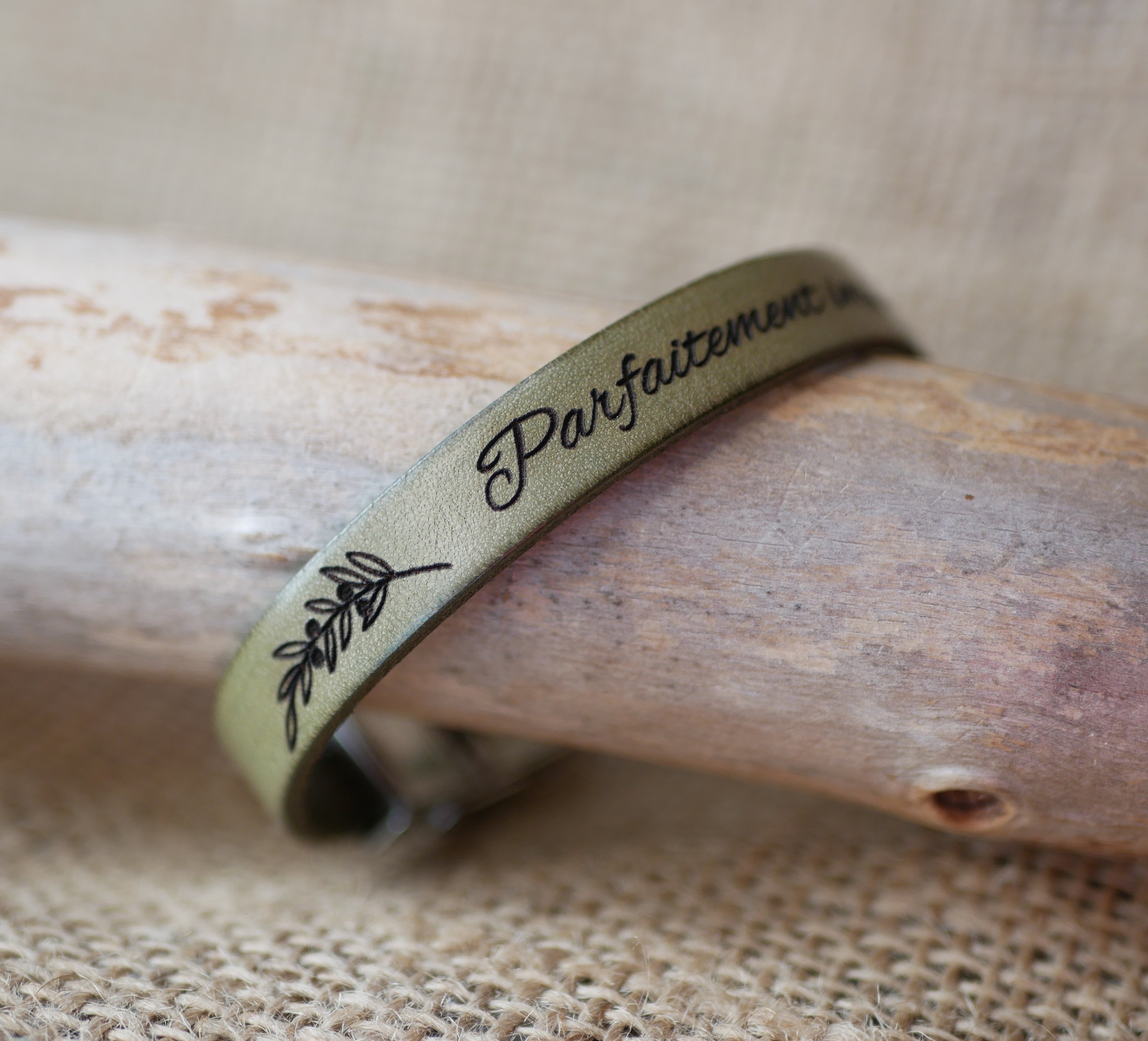 Individuelles Lederarmband f&uuml;r Frauen zum Gravieren und nach Ma&szlig;