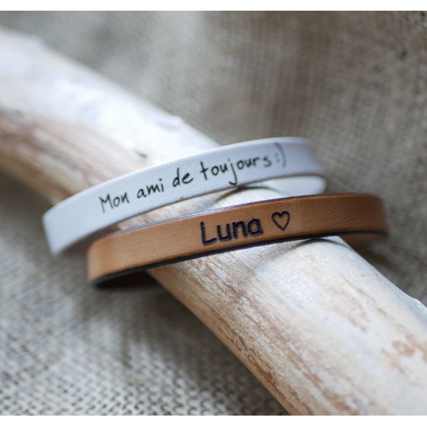 Lederarmband Frau vergoldete Spange personalisiert durch Gravur 