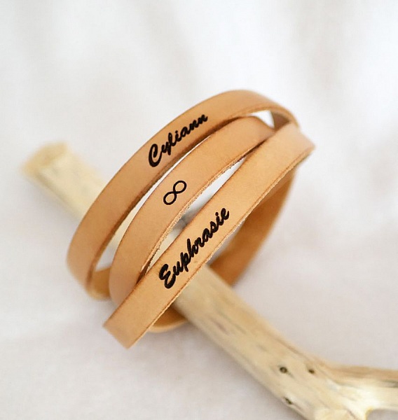 Damen Lederarmband Triple Tour zu personalisieren Farbe und Gravur 