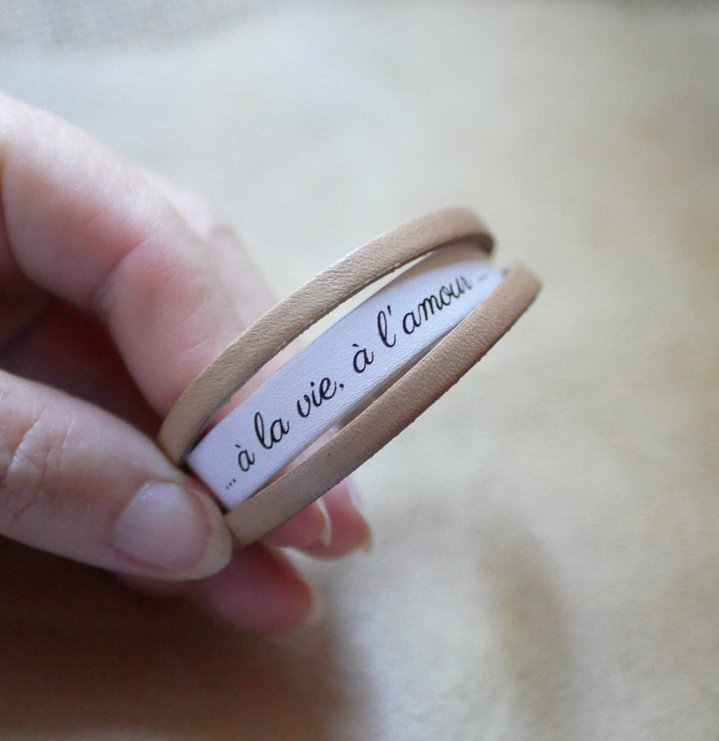 Bracelet cuir homme bicolore avec message gravé caché