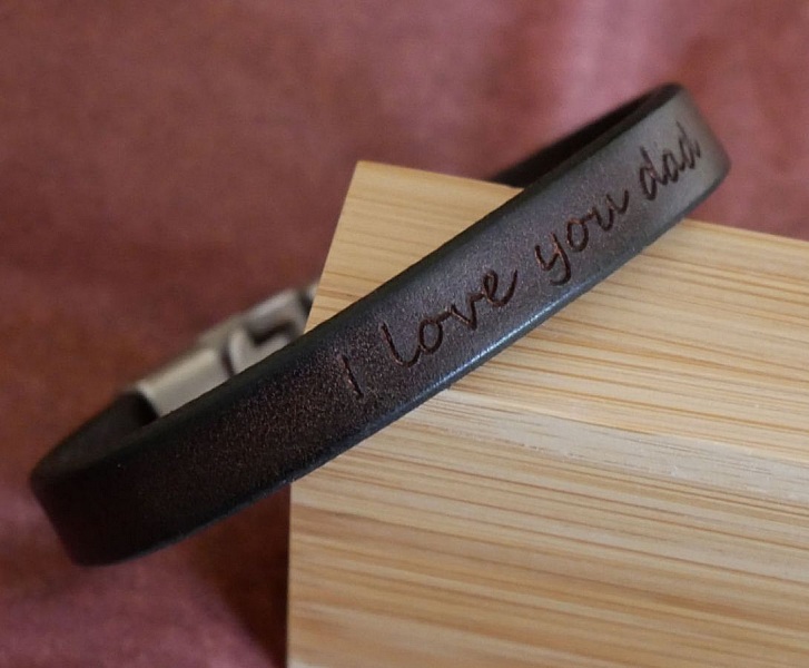 Bracelet cuir Homme grav&eacute; &agrave; personnaliser marron fonc&eacute;