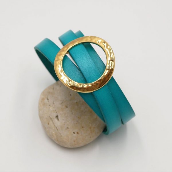 Breites Lederarmband mit goldenem Ring, anpassbar an 3 Handgelenksumf&auml;nge