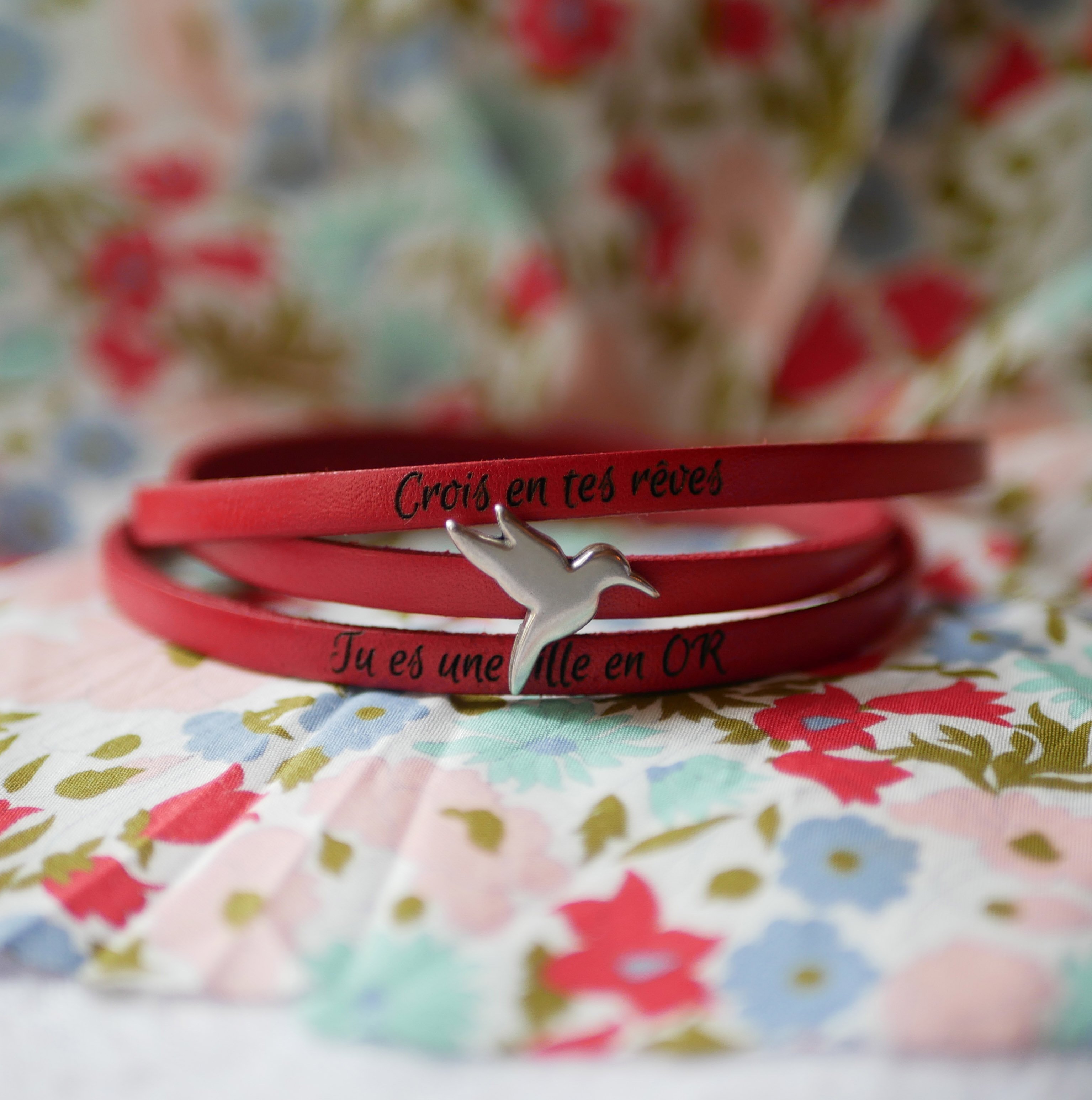 Lederarmband mit mehreren Umdrehungen, personalisierbar mit Stern- oder Unendlichkeits- oder Herzdekor 