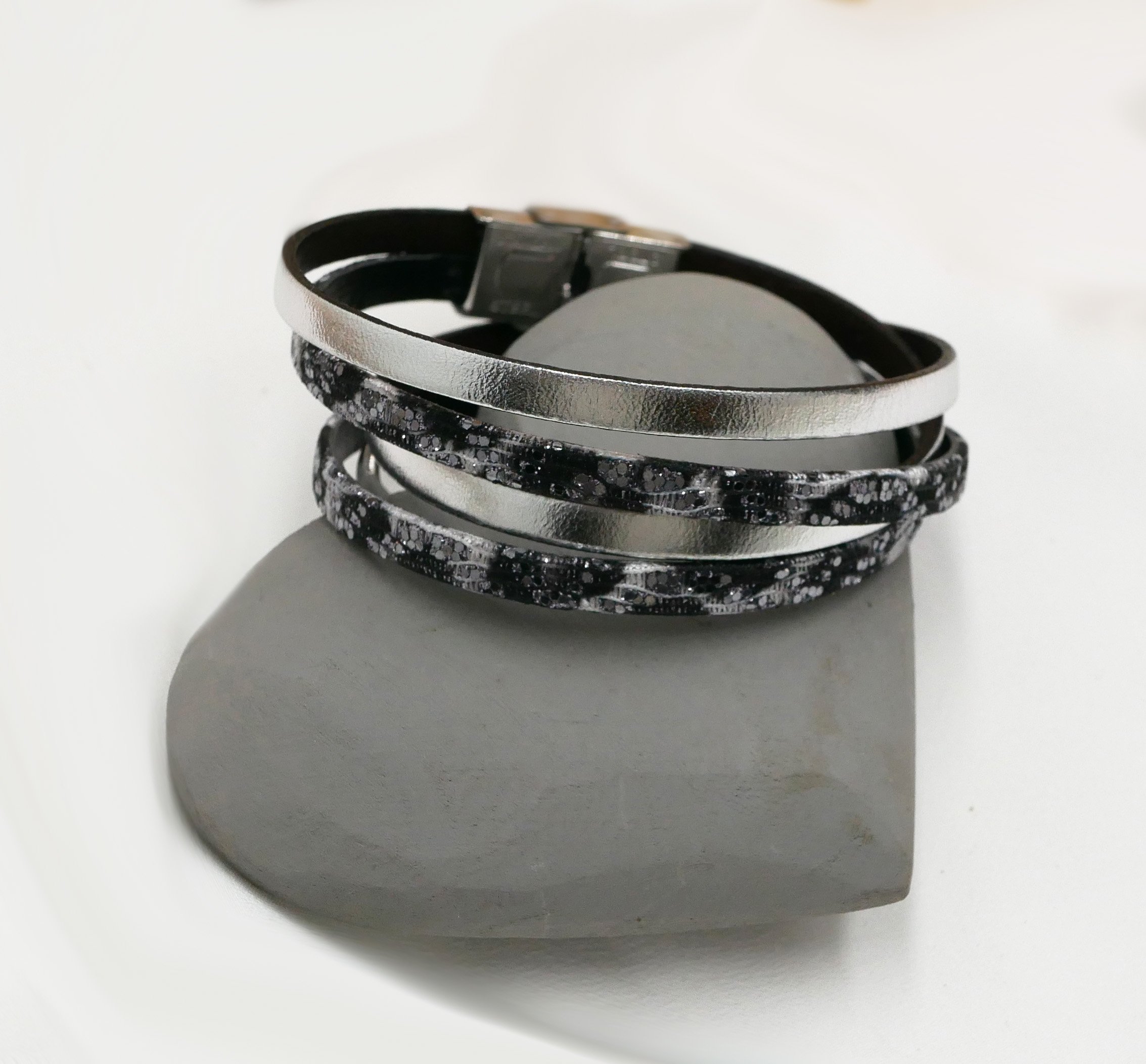 Lederarmband Schwarz Silber Glitter Double Tour zu personalisieren