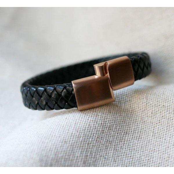 Schwarzes, geflochtenes Lederarmband mit Rose Gold Magnetverschluss aus Stahl