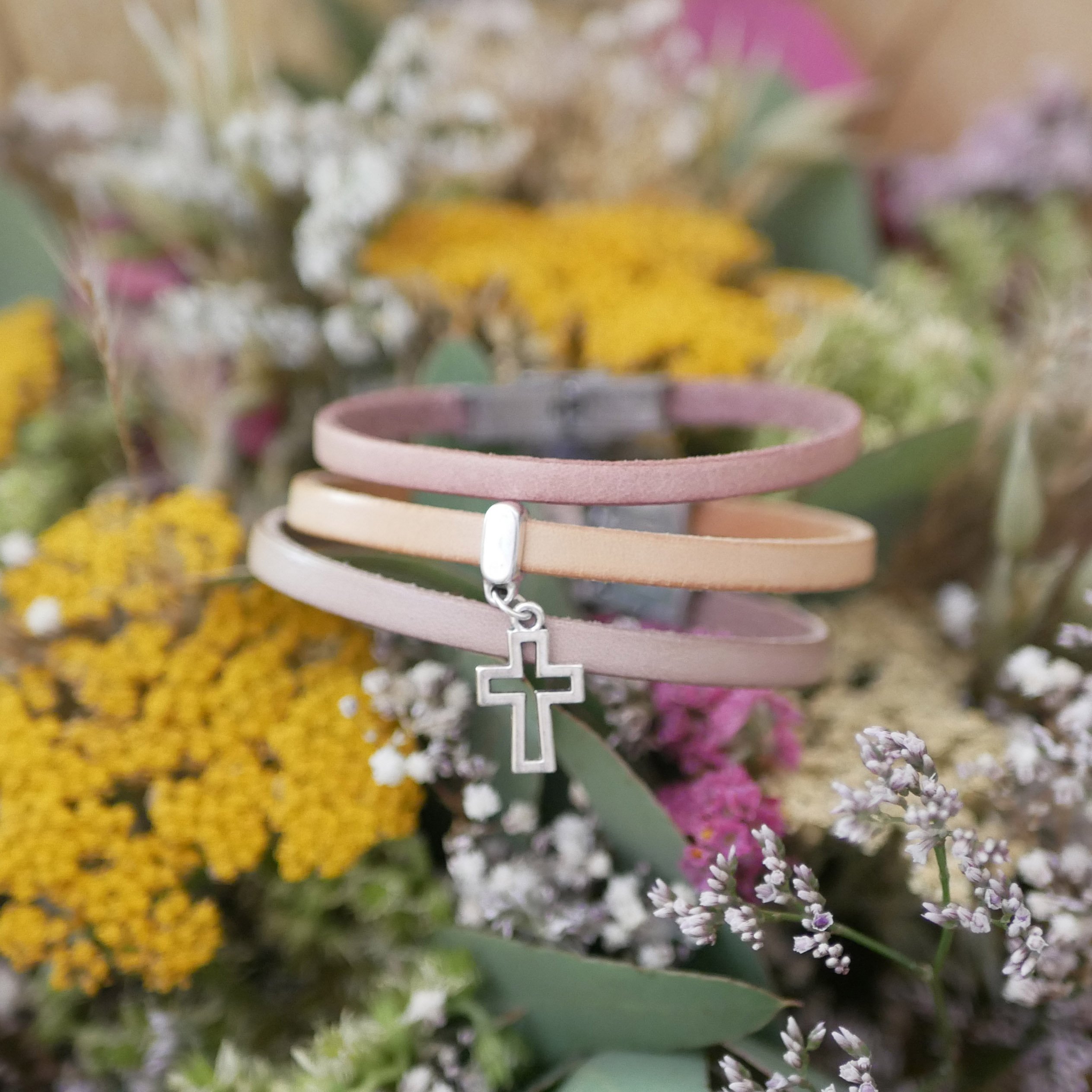 Lederarmband mit Anh&auml;nger nach Wahl durch Gravur personalisierbar