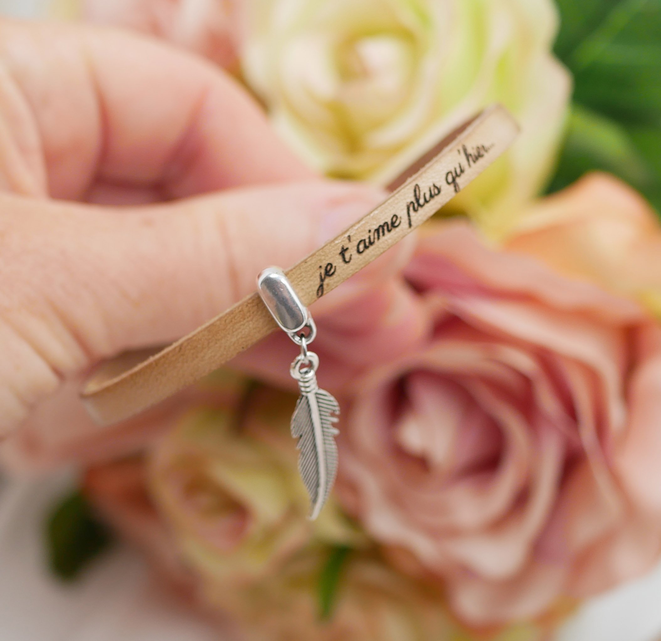 Lederarmband mit Anh&auml;nger nach Wahl durch Gravur personalisierbar