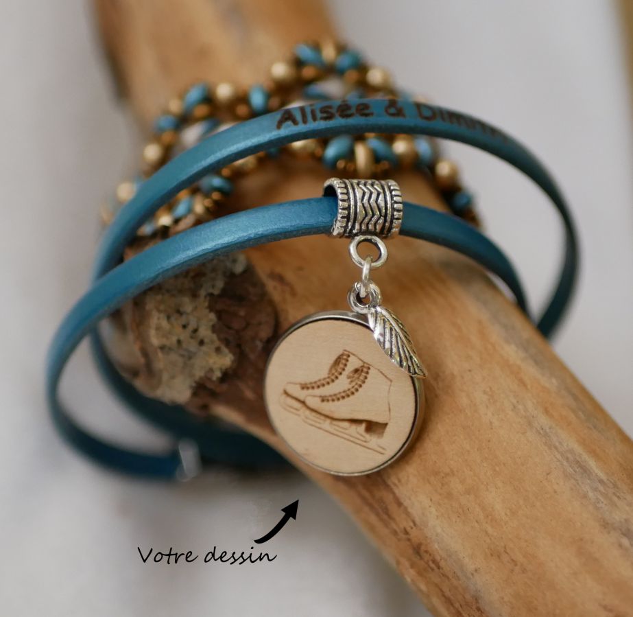 Personalisiertes Lederarmband mit graviertem Holzkabochon