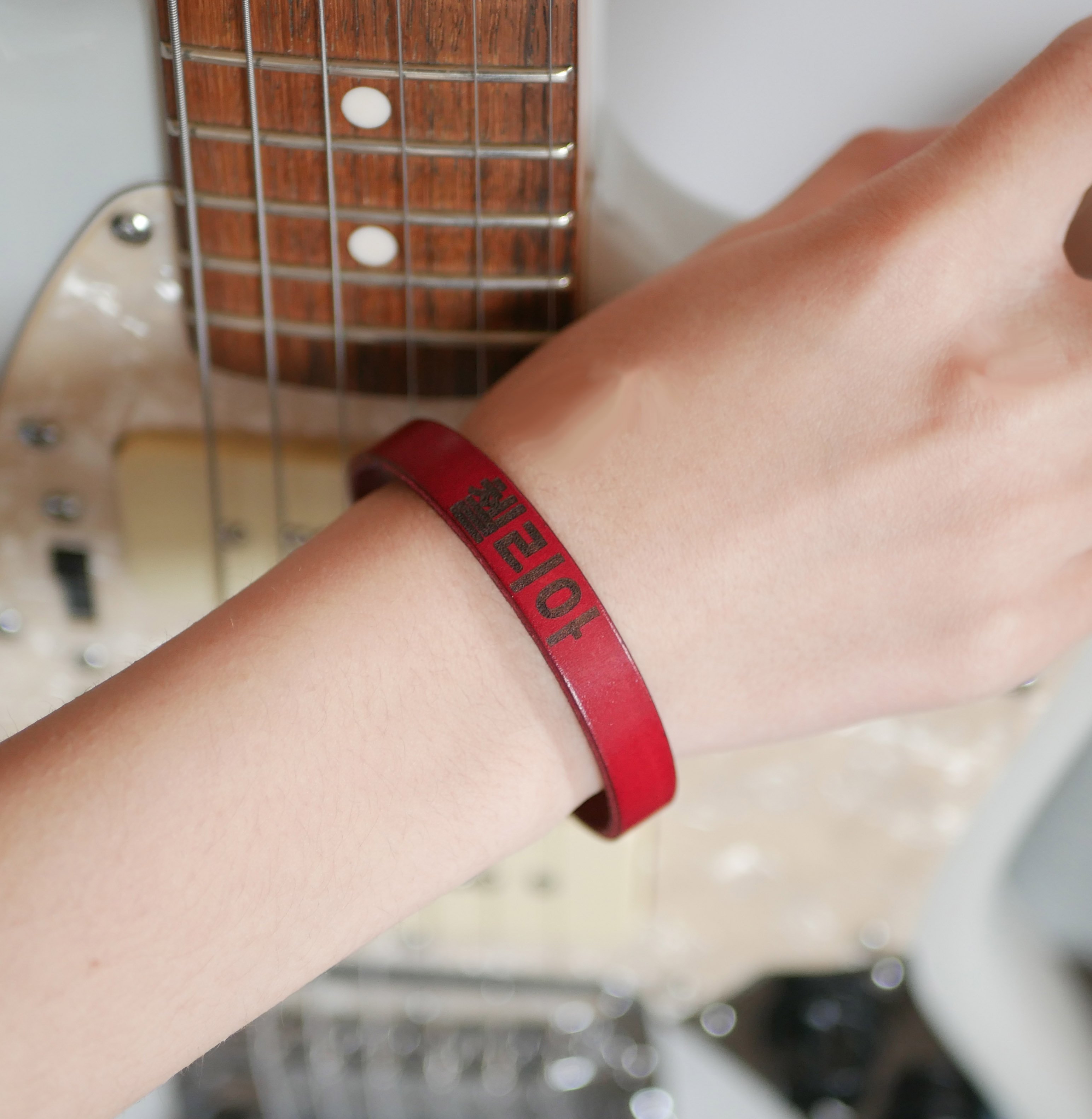 Koreanisch kpop Fan Namensarmband aus Leder zu personalisieren