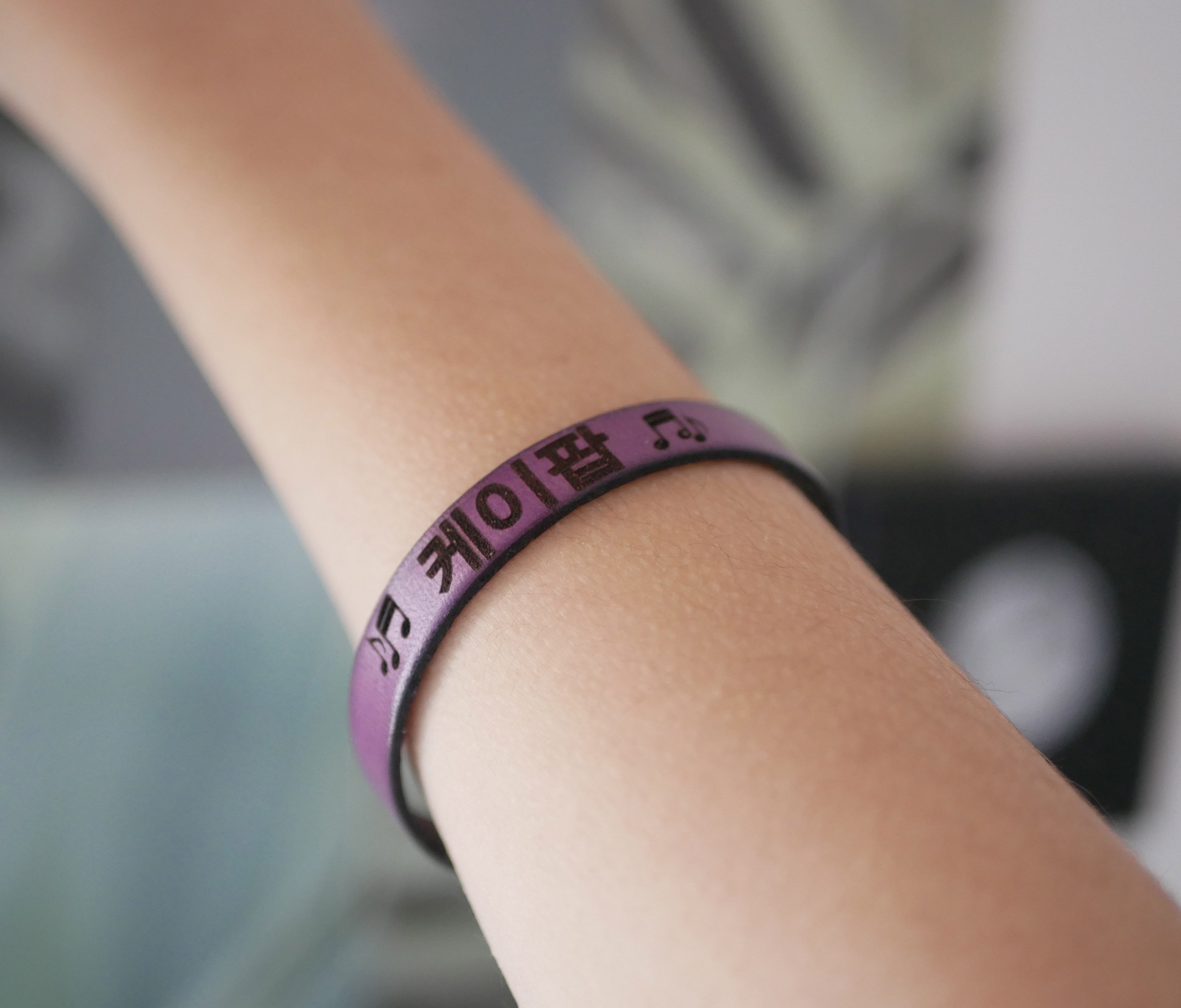 Lederarmband personalisierten Vornamen in koreanischen kpop fan 