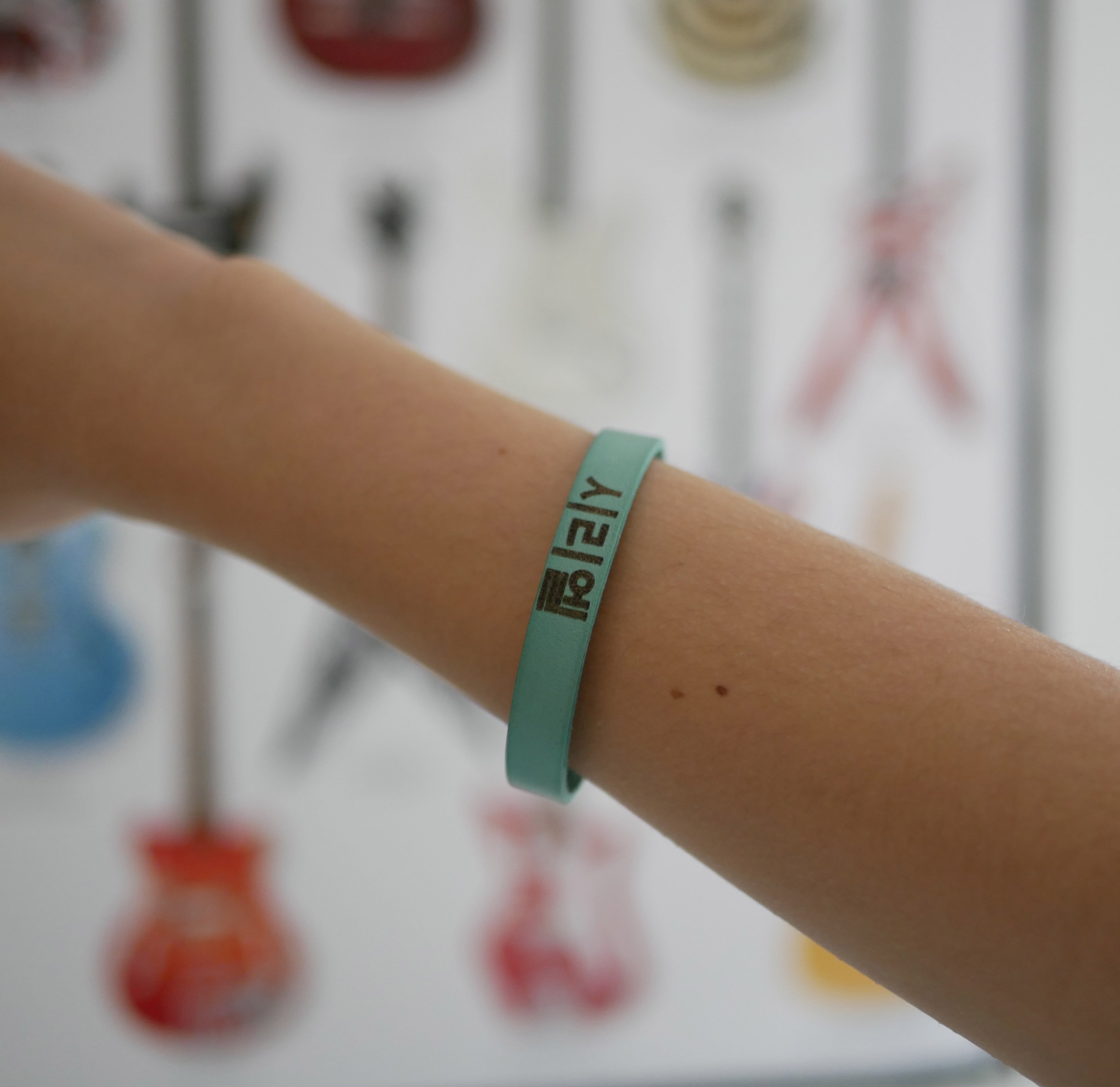 Koreanisch kpop Fan Namensarmband aus Leder zu personalisieren