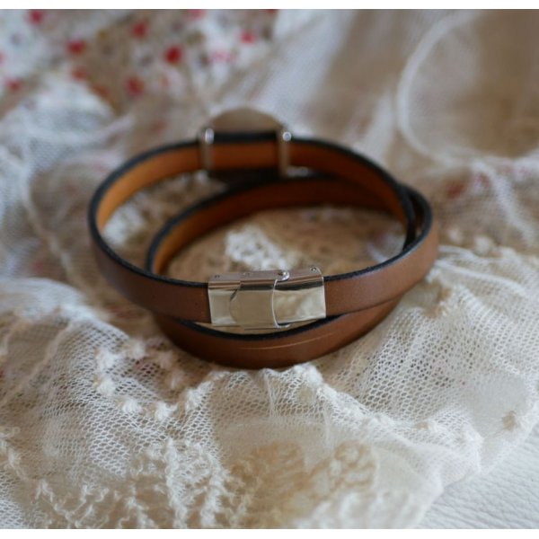 Doppelte Lederarmband mit eingraviertem Holz Cabochon zu personalisieren