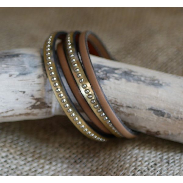 Doppeltes Lederarmband mit goldener Gravur und silbernen Kugeln, anpassbar