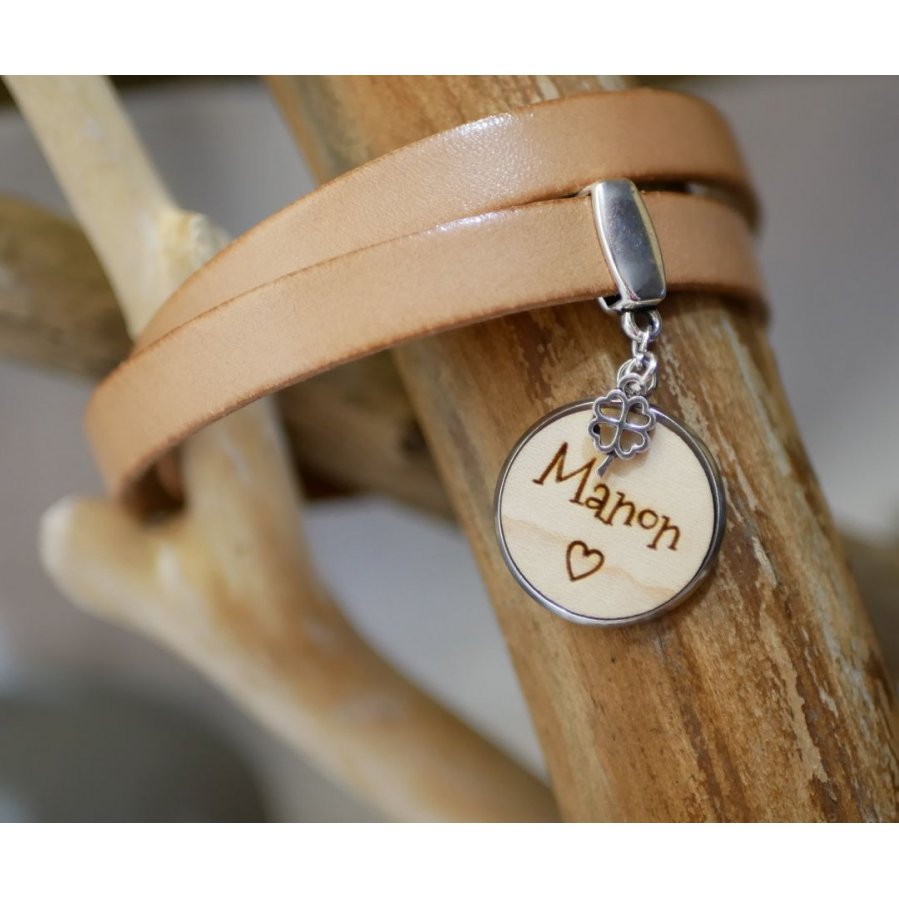 Doppeltes Lederarmband personalisiert mit Holz Cabochon zu gravieren