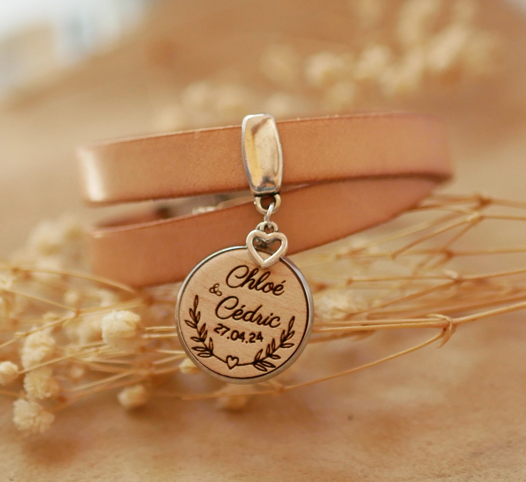 Doppeltes Lederarmband personalisiert mit Holz Cabochon zu gravieren
