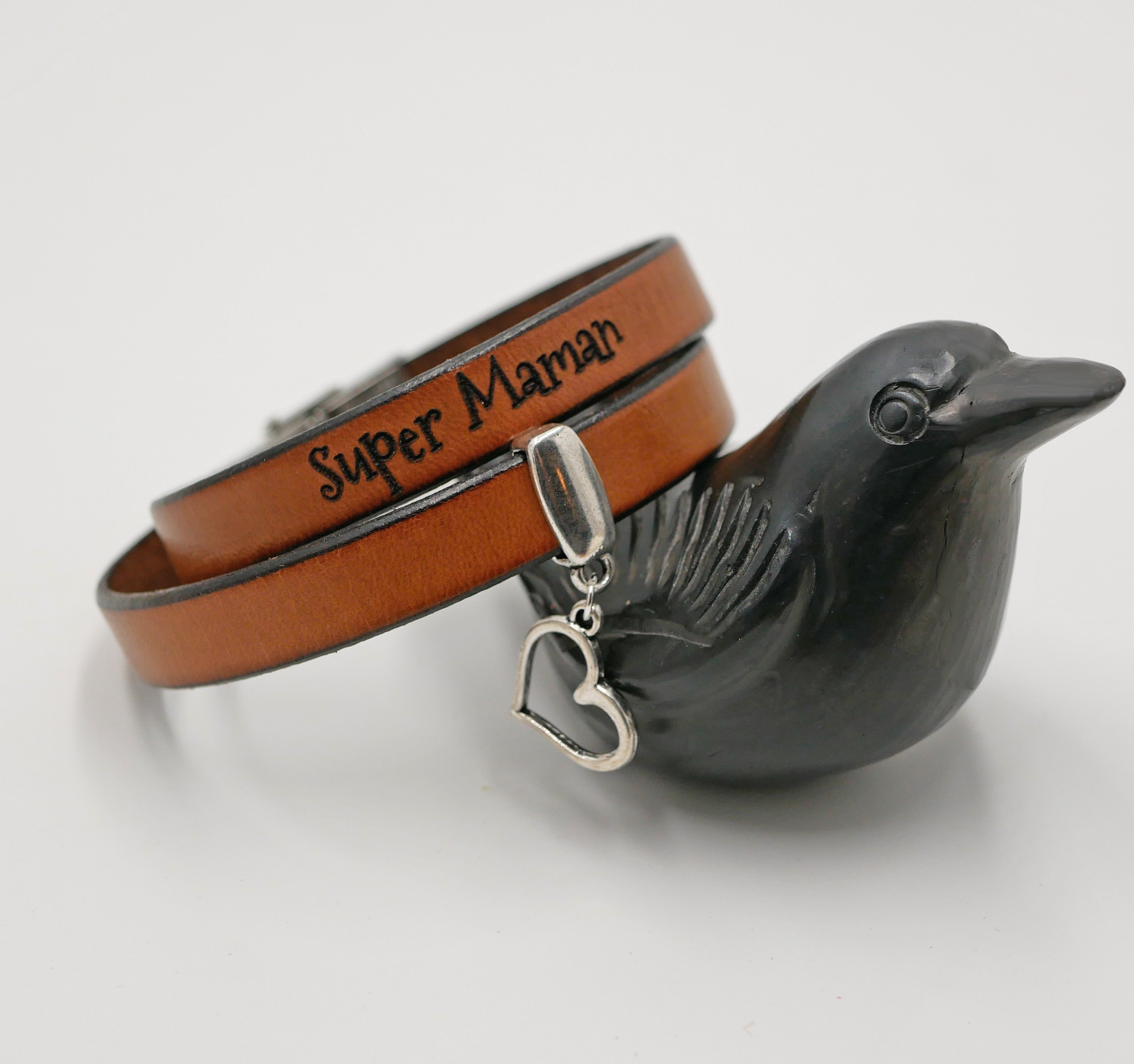 Doppeltes Lederarmband zum Selbstgestalten mit Gravur und Anh&auml;nger nach Wahl