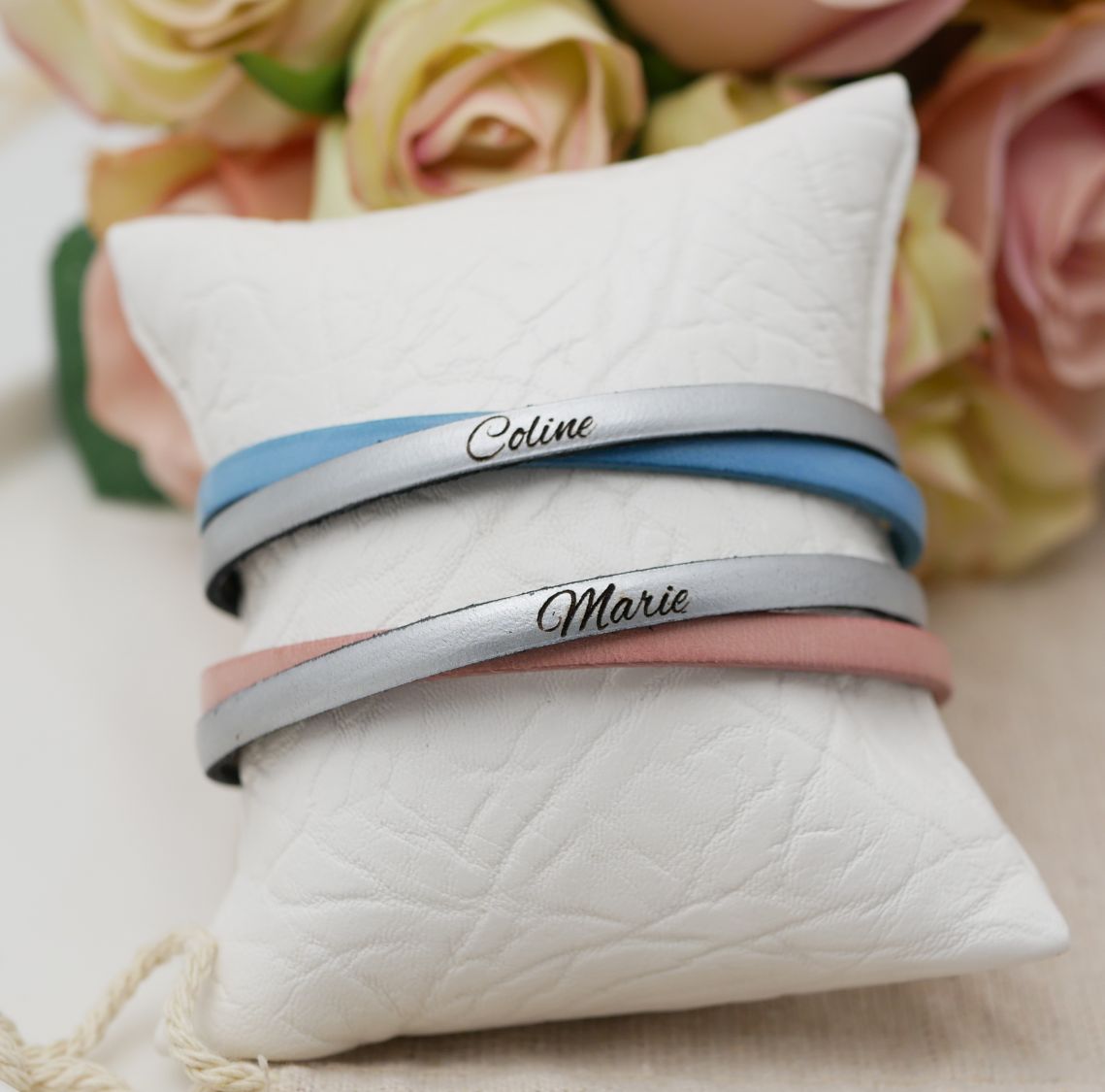 Personalisiertes Armband Duo aus gekreuzten Ledern für Mädchen oder Frauen 