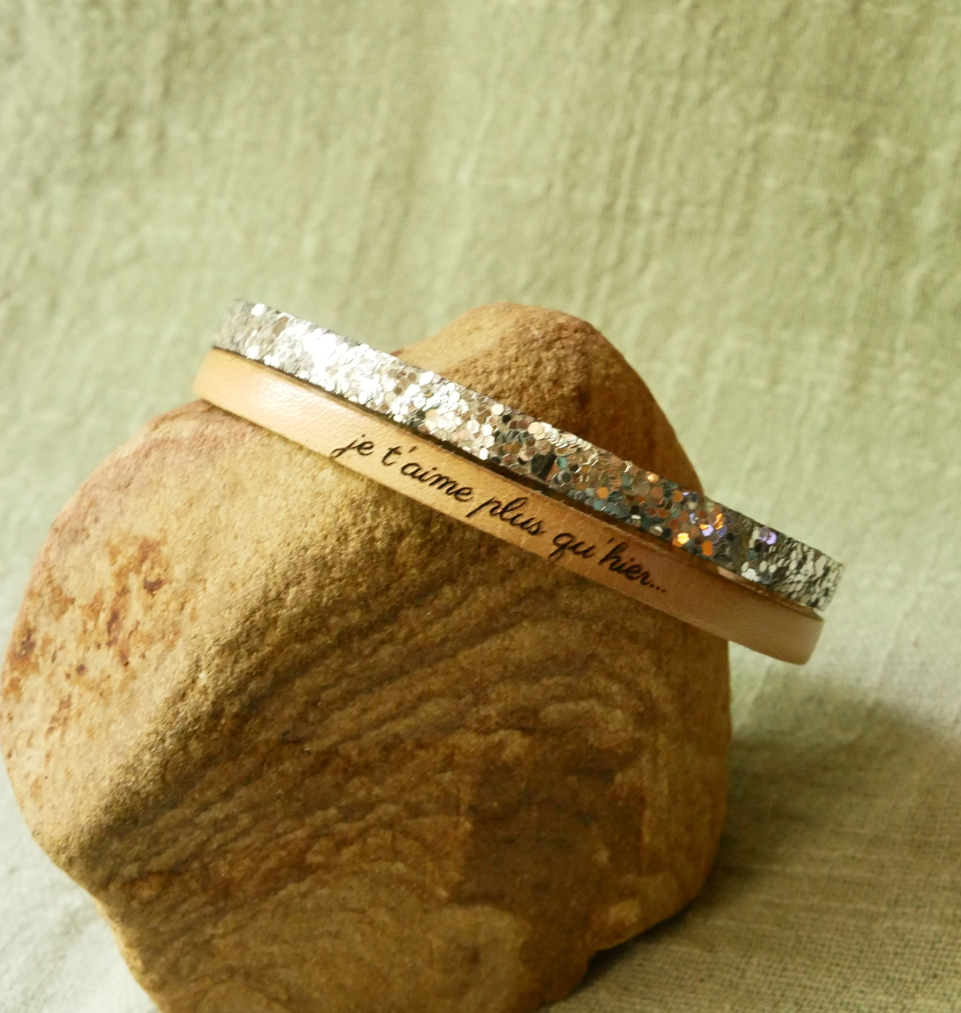 Duo-Armband aus silbernem Paillettenleder und Farbe nach Wahl