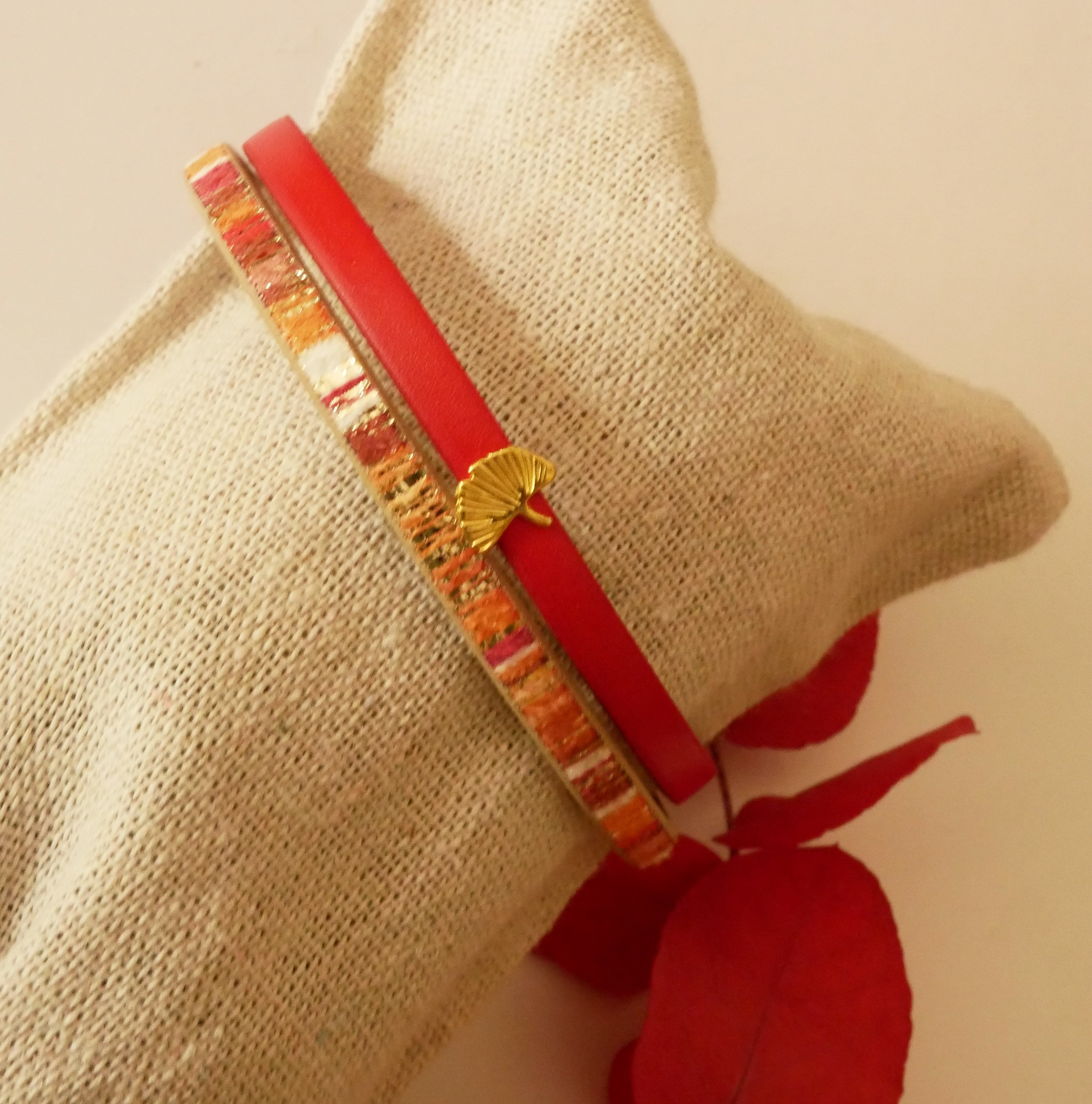 Duo-Lederarmband Rouget mit goldenen Pailletten und Gingko-Dekor  