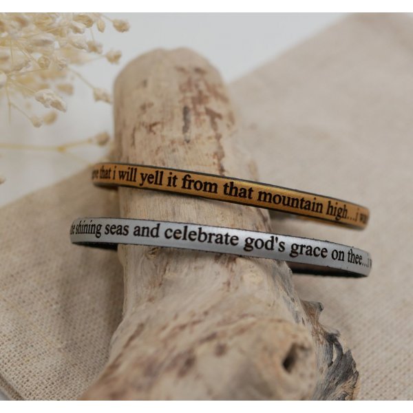 Damenarmband aus feinstem Leder zum Selbstgestalten durch Gravur mit silberner Kette