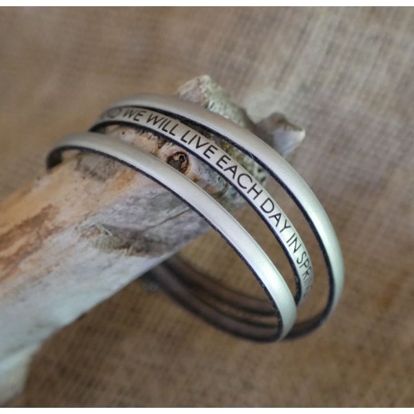 Damenarmband aus feinem Leder 3 Runden personalisiert