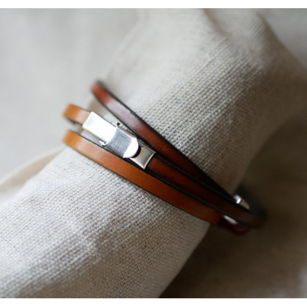 Damenarmband aus braunem Leder und roten Perlen, eine Triple-Tour zum Anpassen 