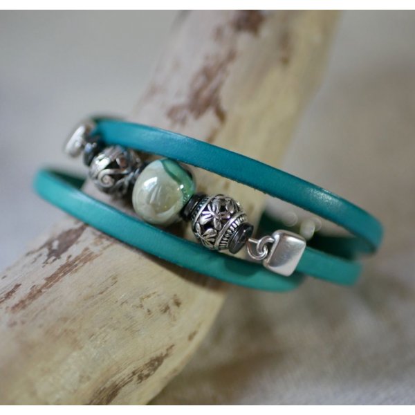 Damenarmband Leder und Perlen T&uuml;rkisgr&uuml;n Triple Towers in Customize 