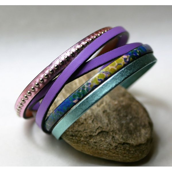 Damenarmband aus rosafarbenem Metallic-Leder mit silbernen Kugeln 