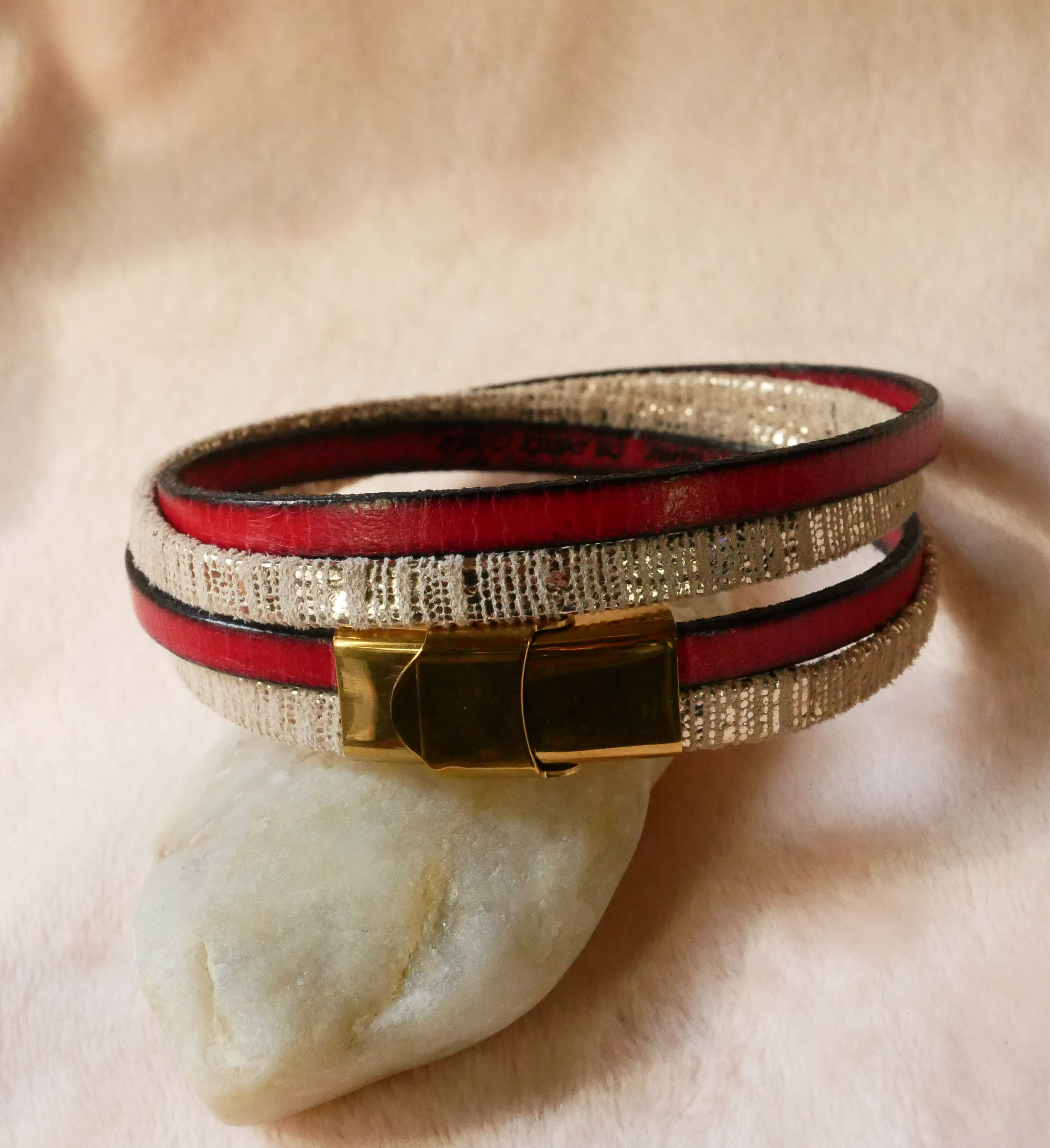 Doppeltes Damenarmband aus goldenem Leder zum Anpassen durch Gravur
