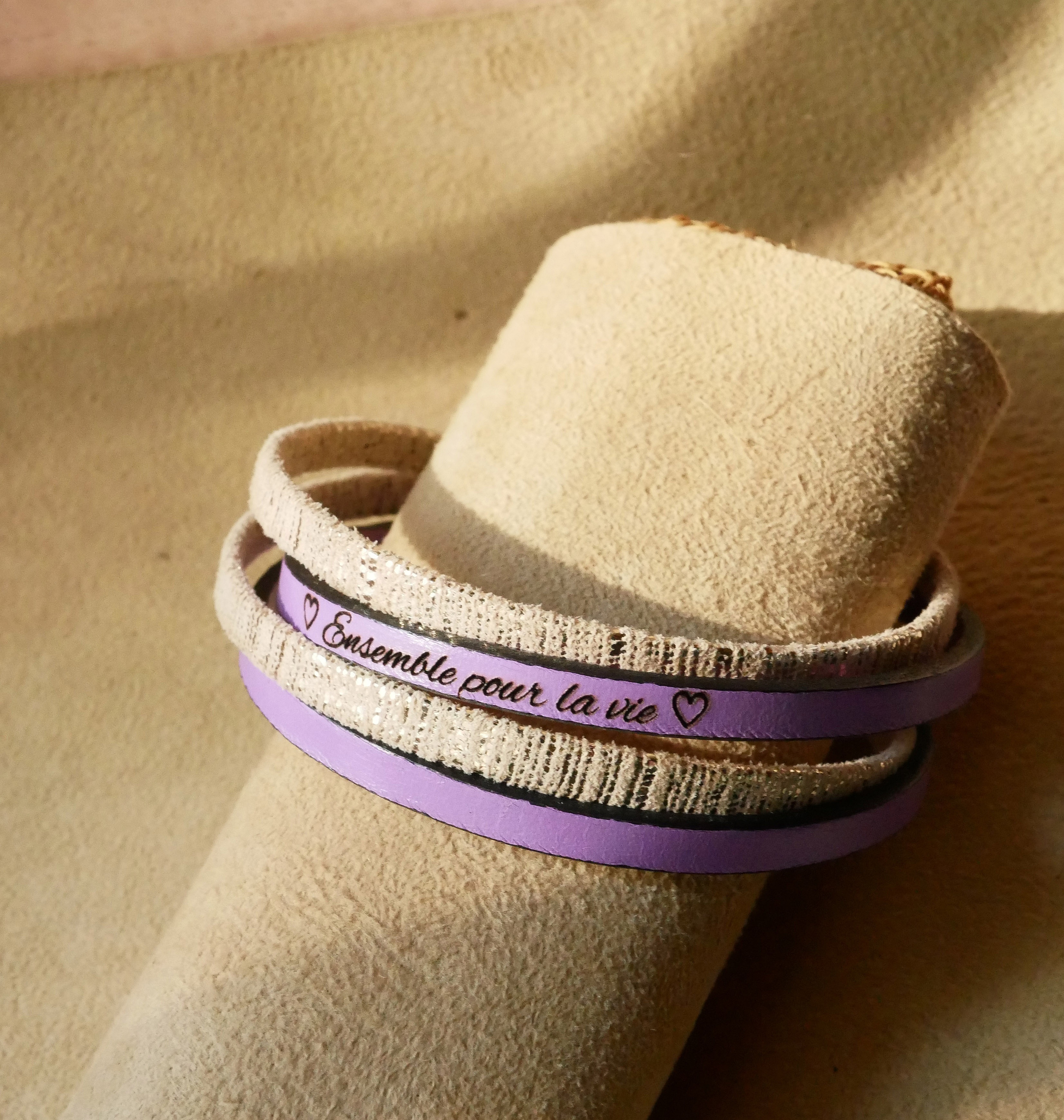 Doppeltes Damenarmband aus goldenem Leder zum Anpassen durch Gravur