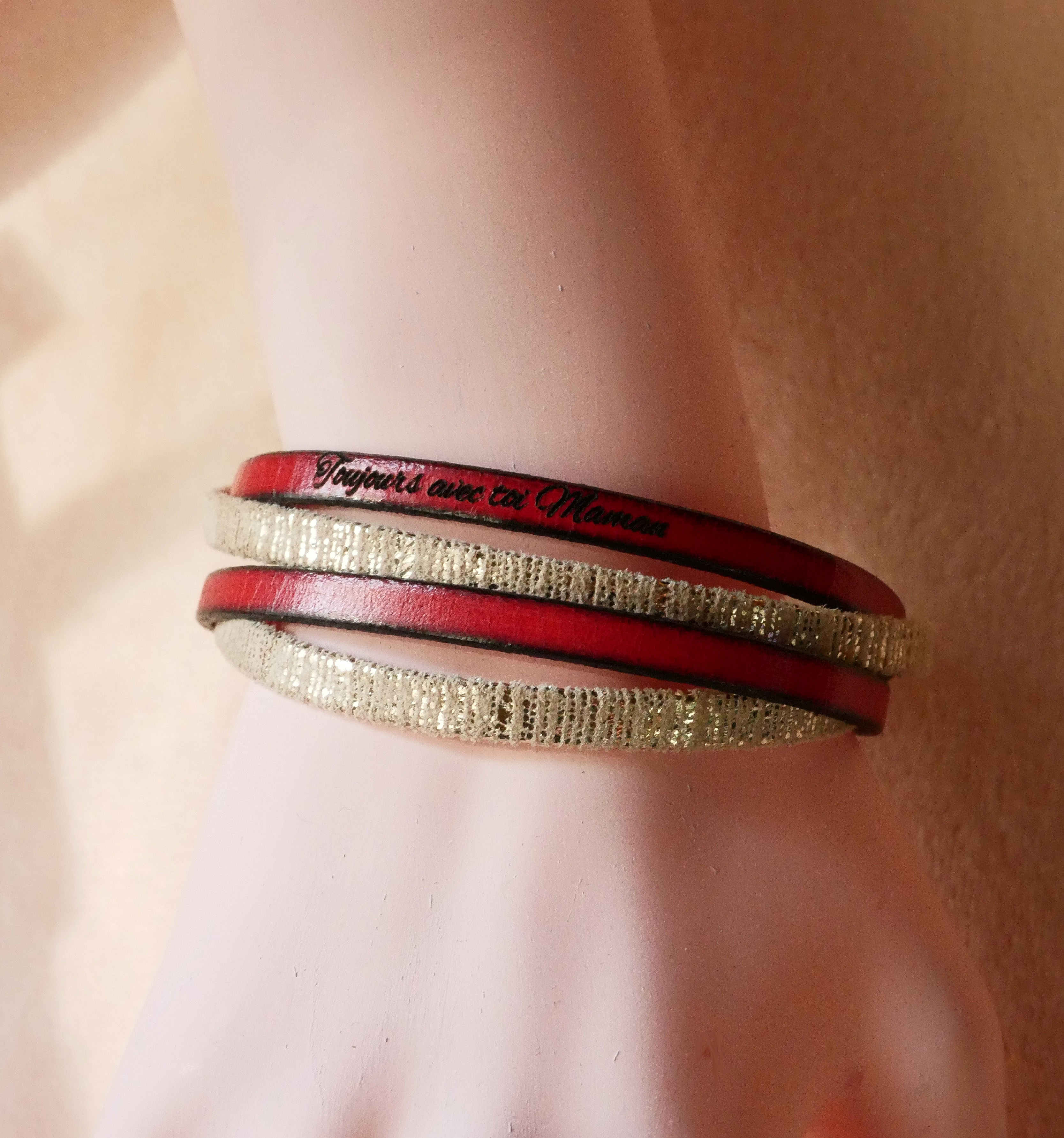 Doppeltes Damenarmband aus goldenem Leder zum Anpassen durch Gravur