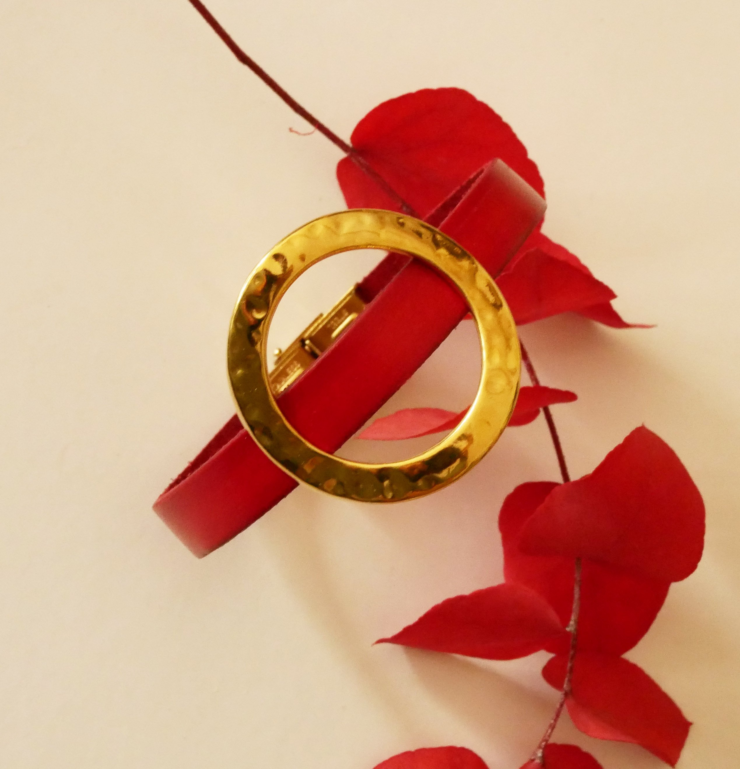 Damenarmband breit goldener Ring Leder Farbe nach Wahl