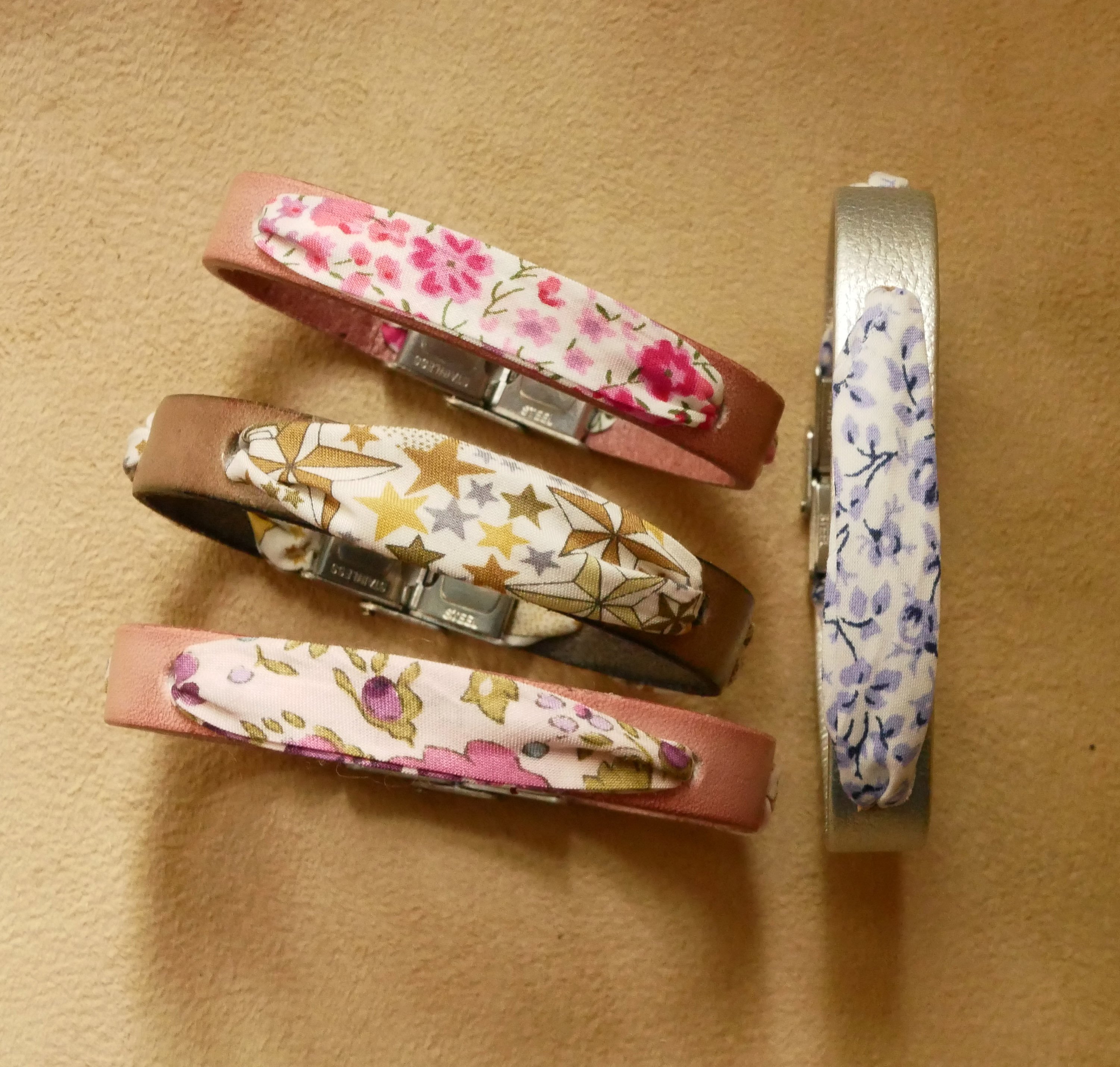 Personalisiertes Florame-Armband mit Liberty-Band und Leder nach Wahl