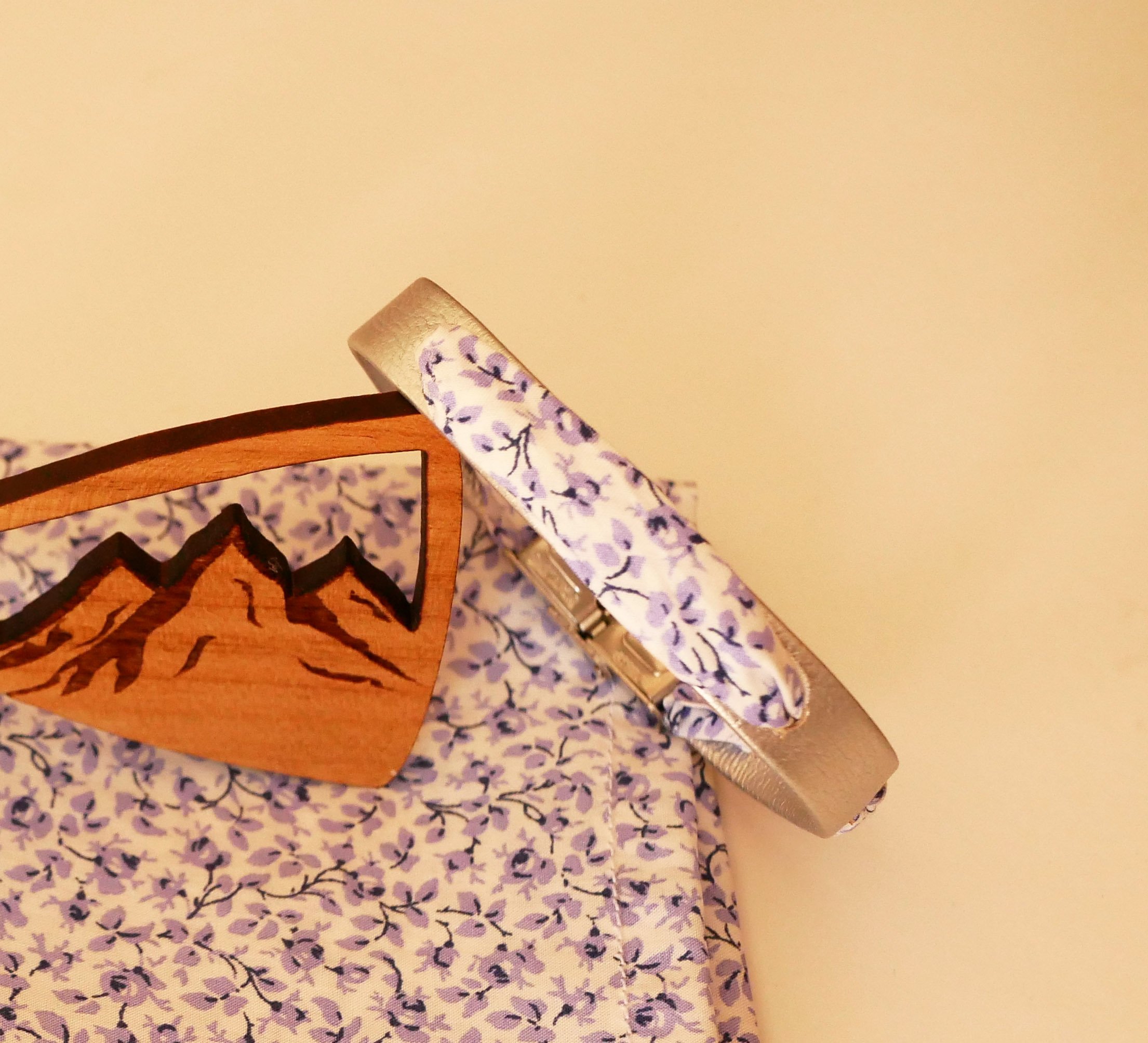 Flor&acirc;me-Armband mit Liberty-Band Blaue Blumen auf silbernem Leder