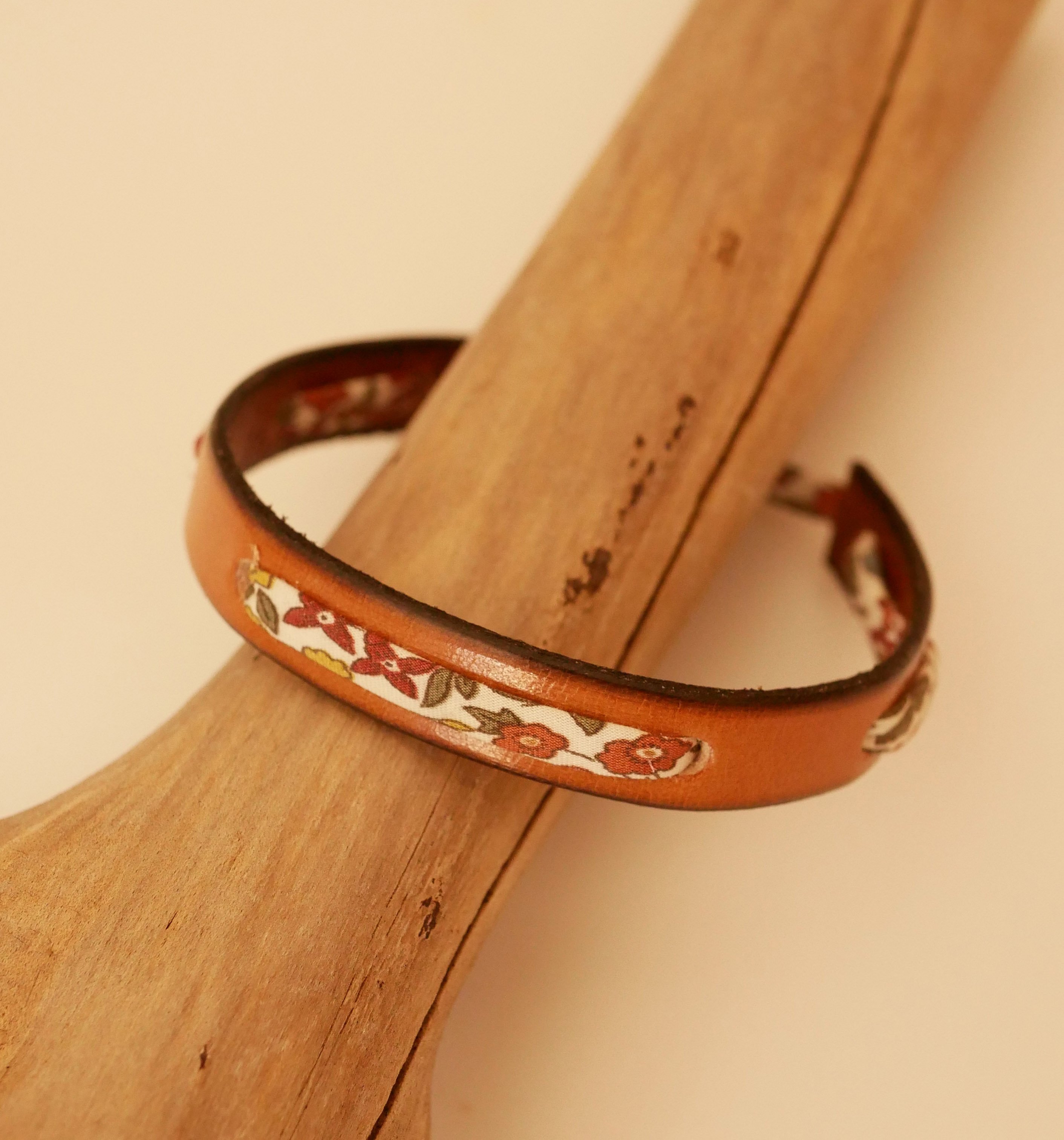 Flor&acirc;me-Armband mit Liberty-Band Ava automne auf camelfarbenem Leder