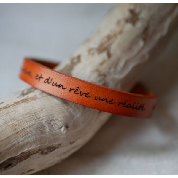 Herrenarmband aus Leder Camel graviert zu personalisieren 