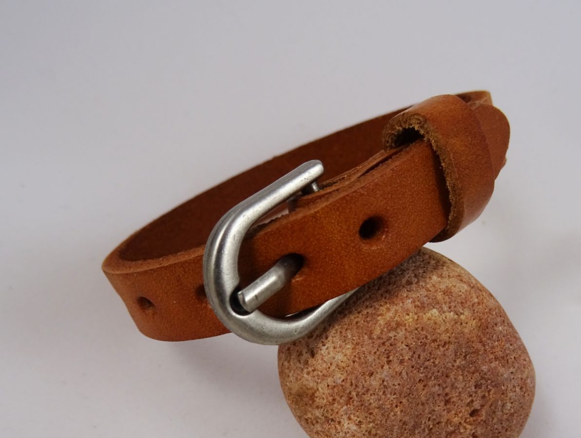 Herrenarmband aus Leder Camel graviert zu personalisieren 