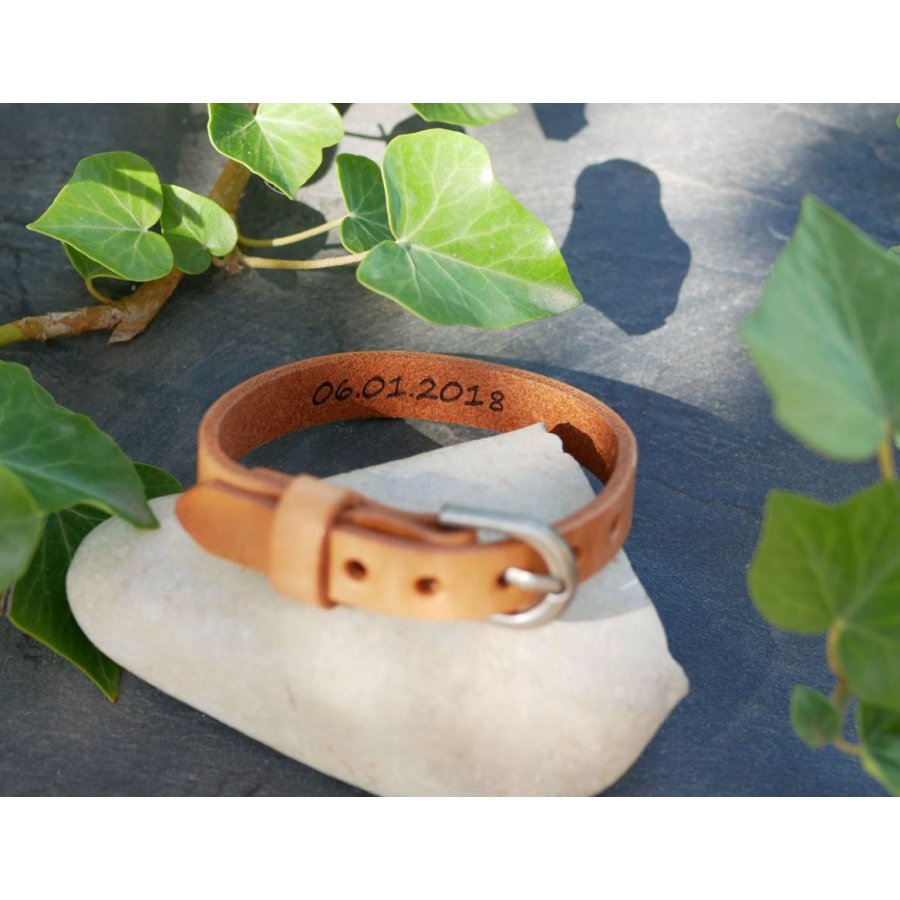 Herrenarmband aus Naturleder graviert zu personalisieren 