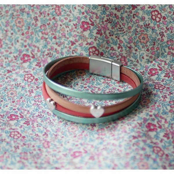 Manschettenarmband aus Leder mit Herzdekor zum Selbstgestalten 