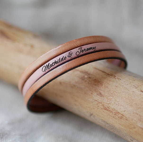 Bracelet manchette trio en cuir personnalisable avec gravure.