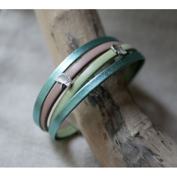 Manschettenarmband aus Leder mit Ginkgo-Dekor in Customize 