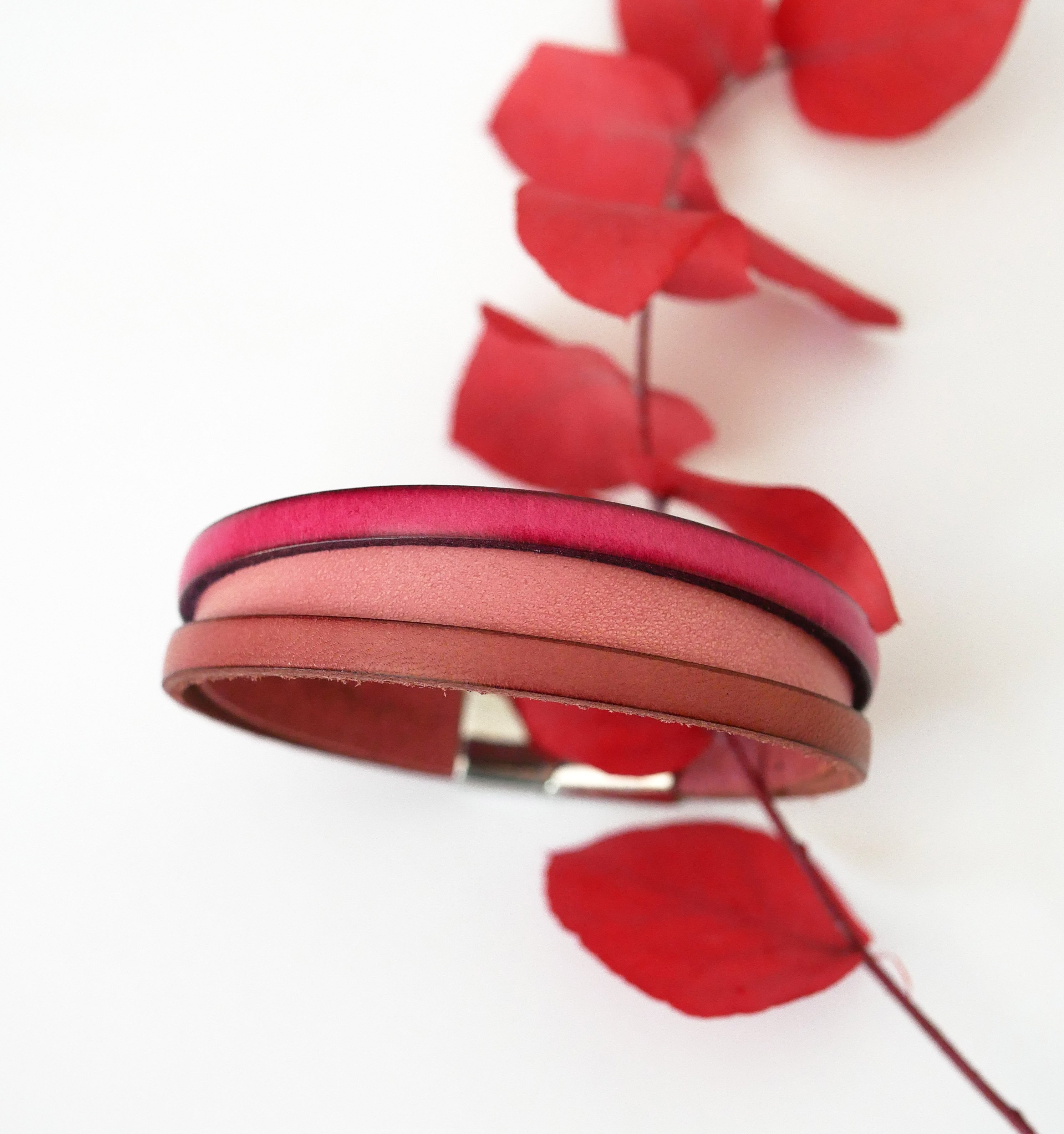 Manschettenarmband aus Leder f&uuml;r Frauen, zweifarbig, mit versteckter eingravierter Nachricht