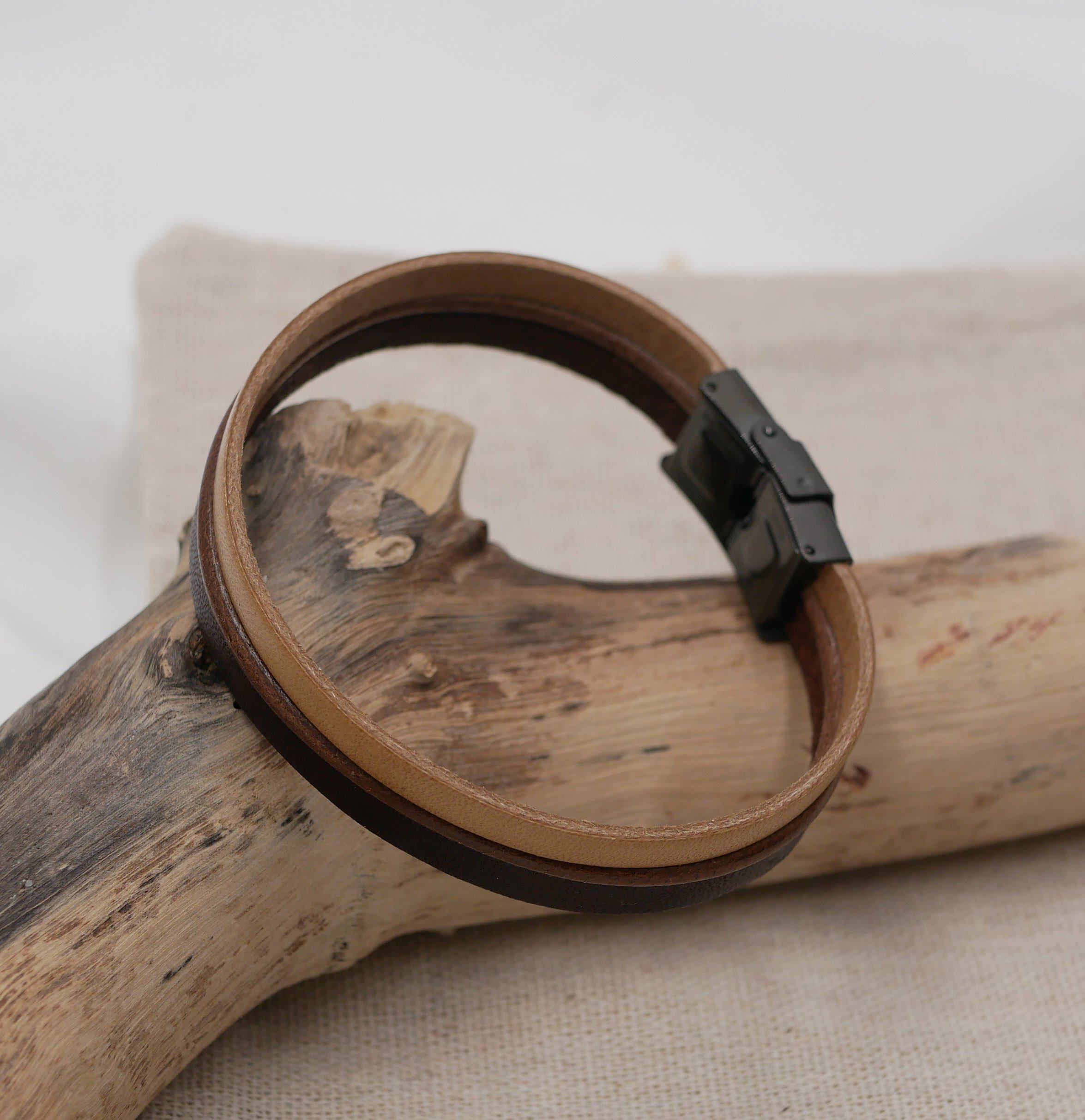 Vintage braunem Leder Manschette Armband f&uuml;r M&auml;nner durch Gravur personalisierbar 