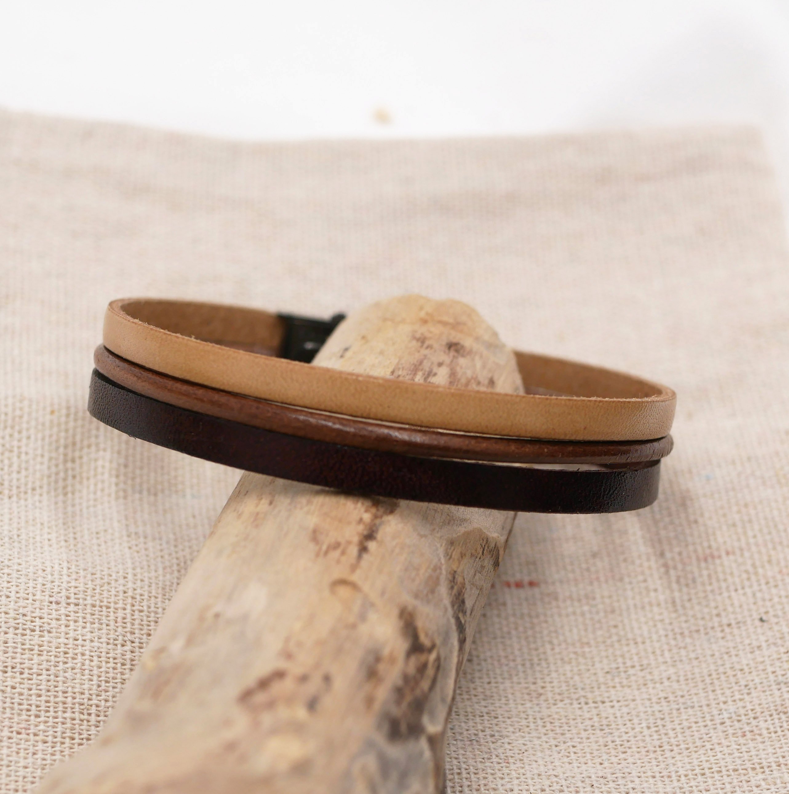 Vintage braunem Leder Manschette Armband f&uuml;r M&auml;nner durch Gravur personalisierbar 