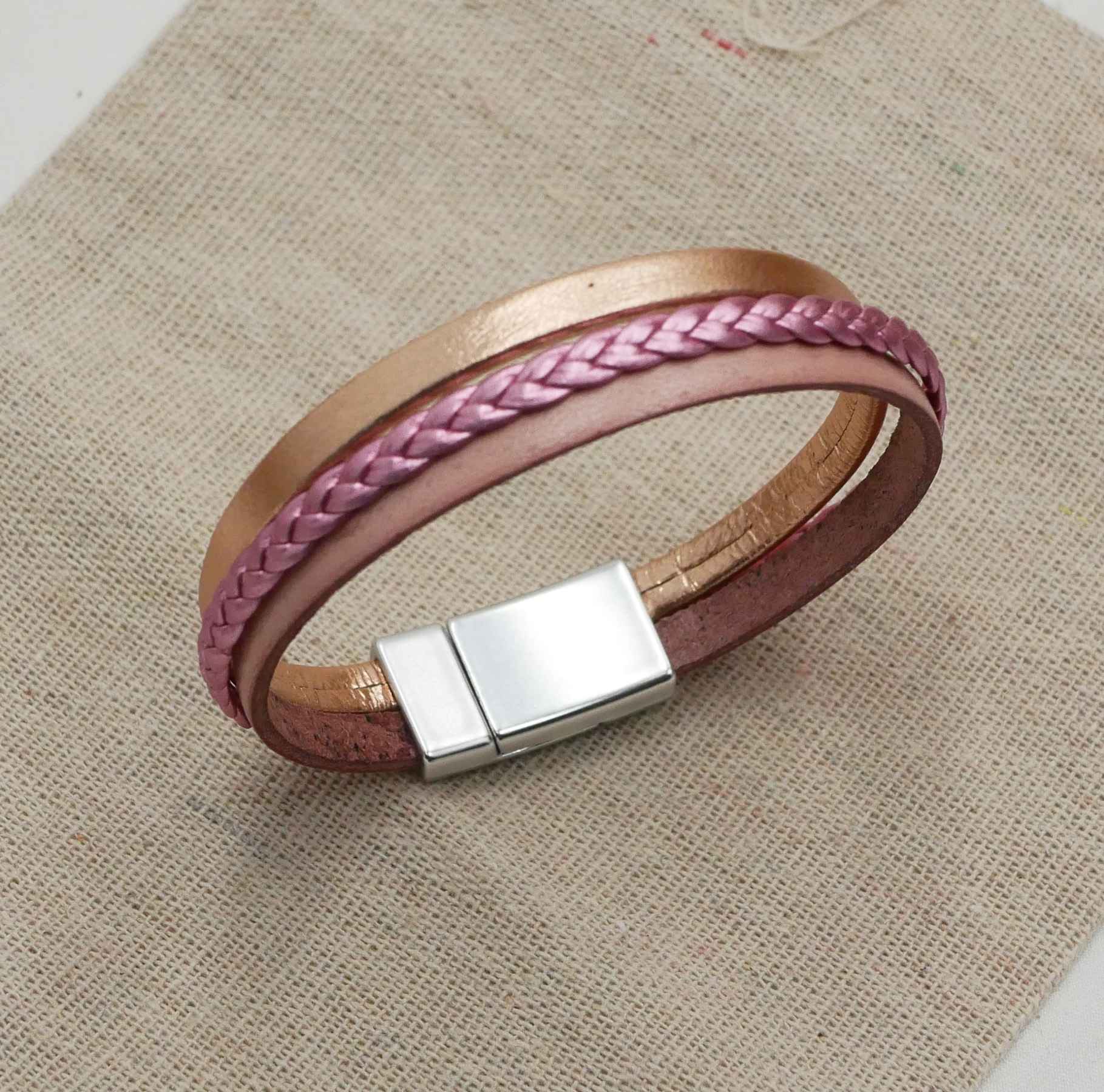 Manschettenarmband aus laminiertem rosa und pfirsichfarbenem Leder, anpassbar